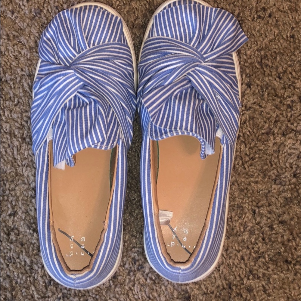 Slip on sneakers